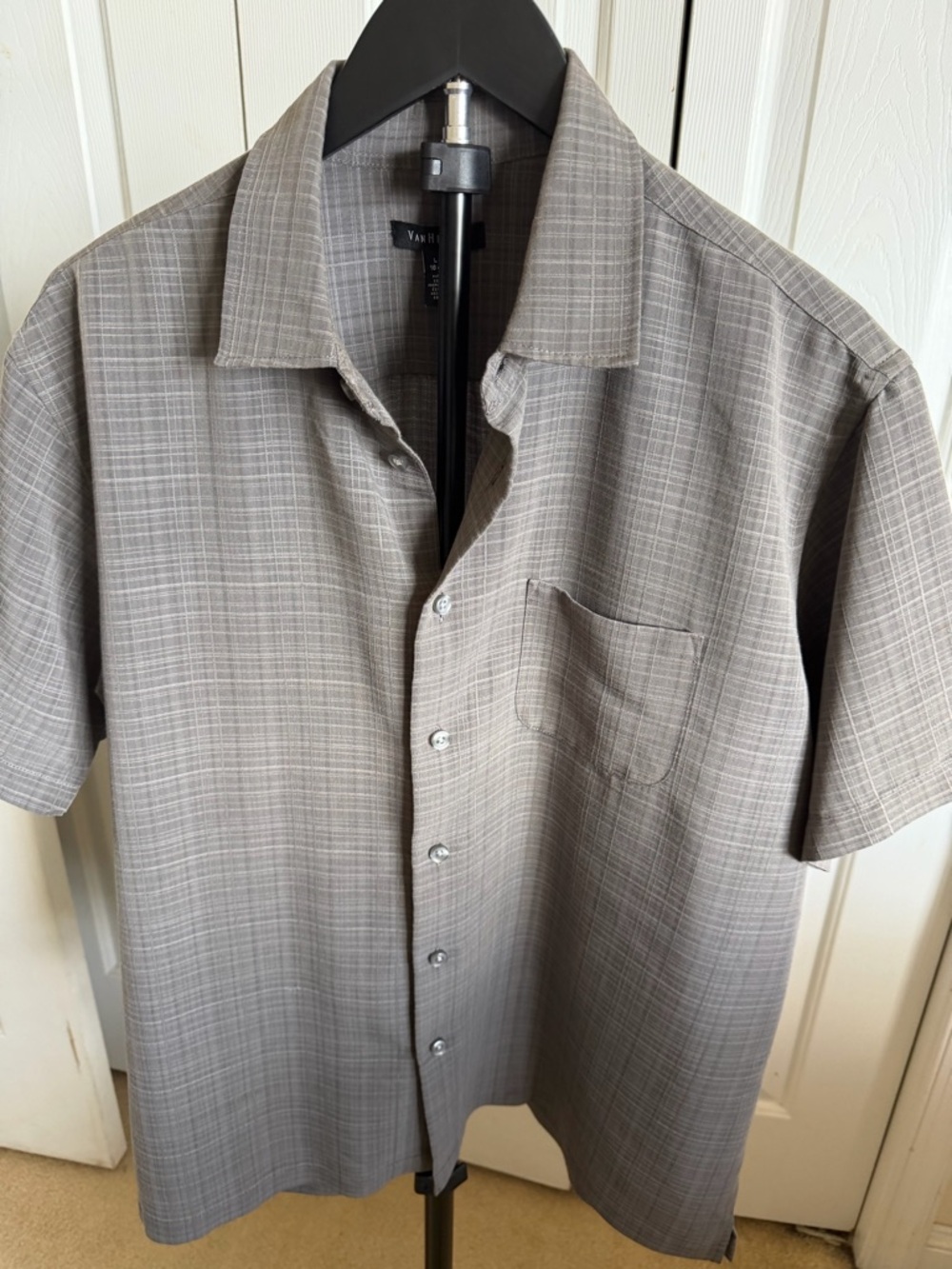 Van Heusen Men's Short-Sleeve Gray Plaid Button-Down Shirt